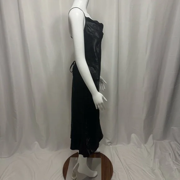 Elegant Black Satin Dress - Picture 6 of 14